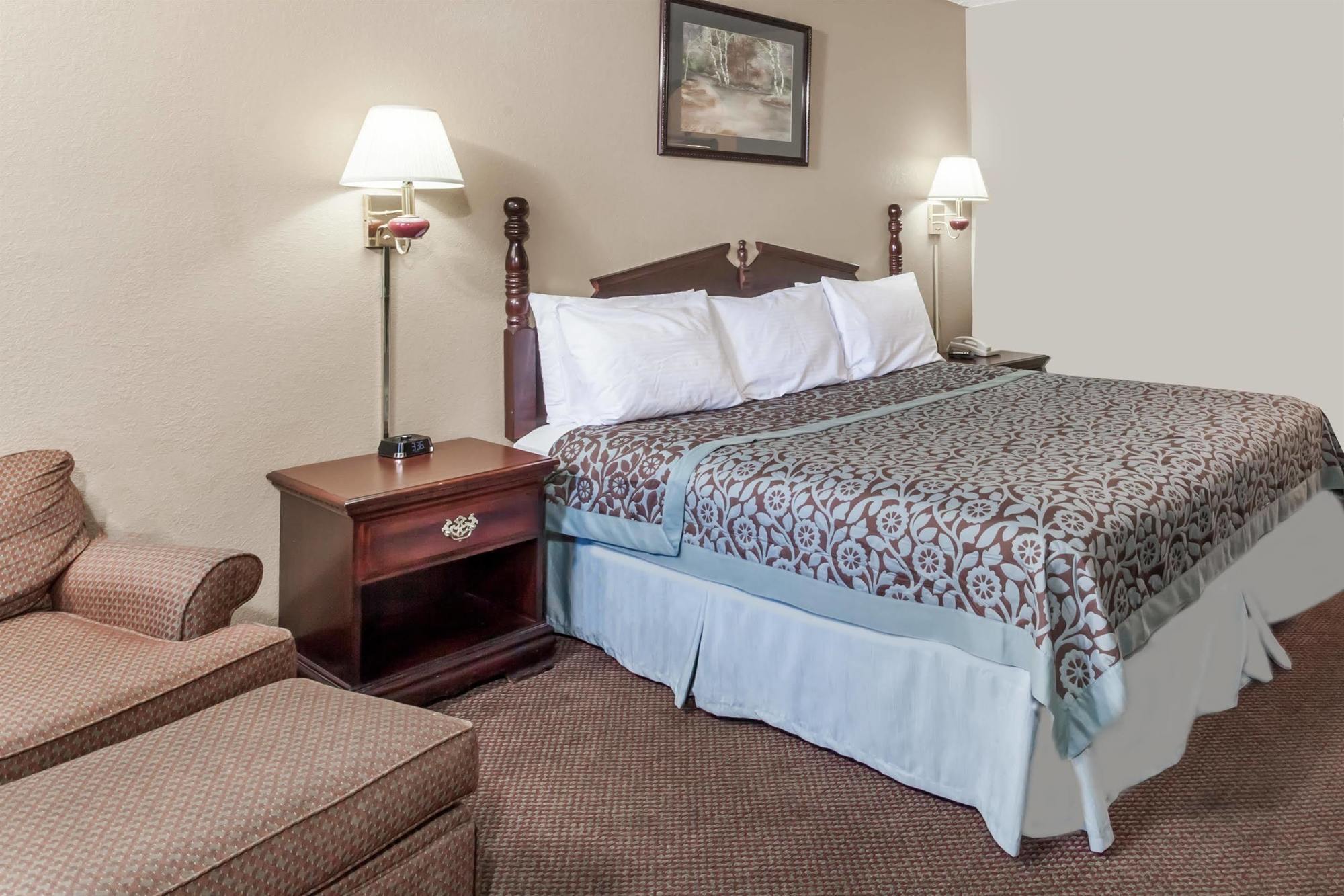 Days By Wyndham Nashville Hotel