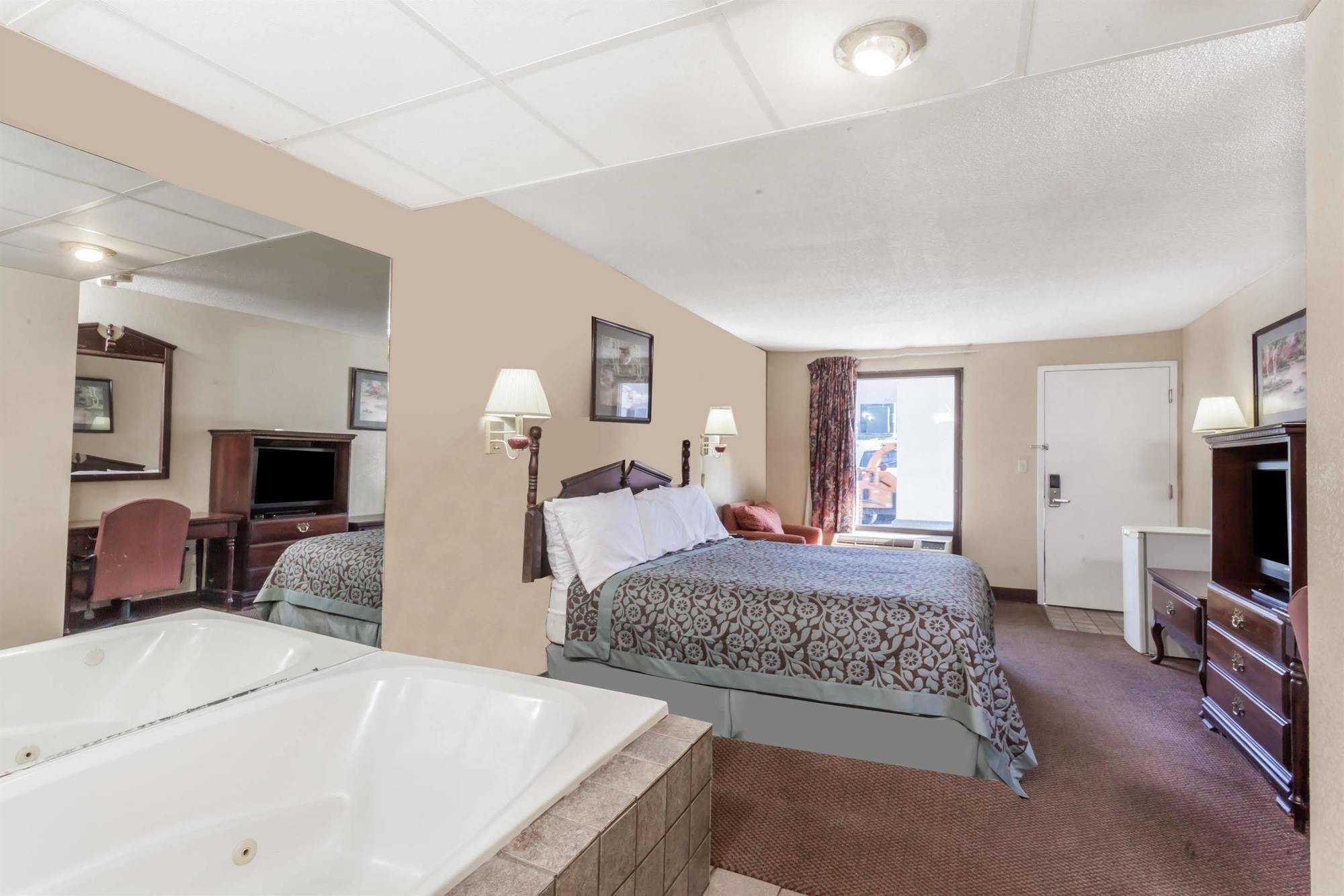 Days By Wyndham Nashville Hotel